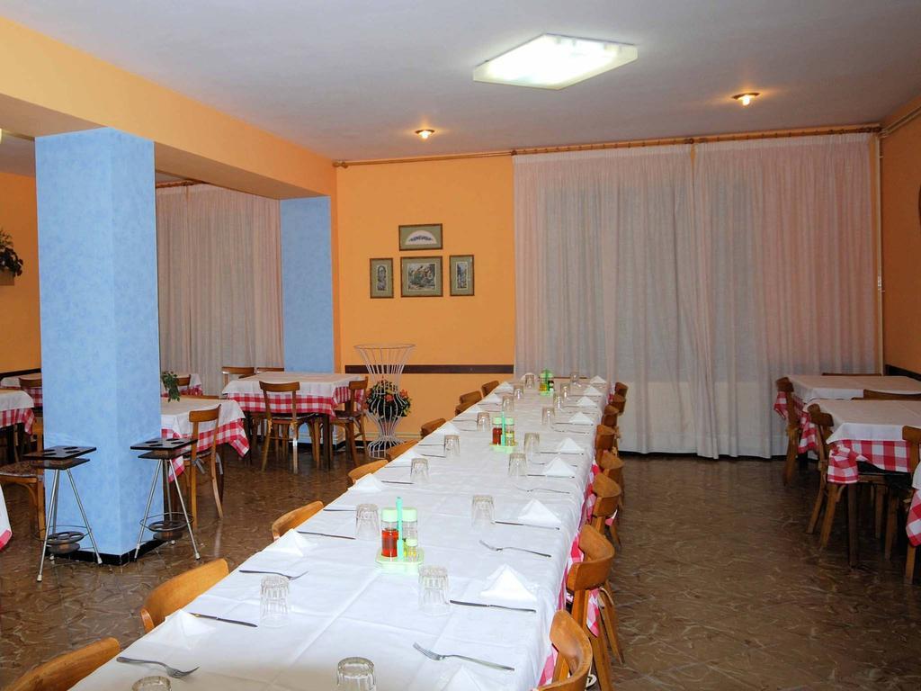 Hostal Fabrellas Caldes de Malavella Exterior foto