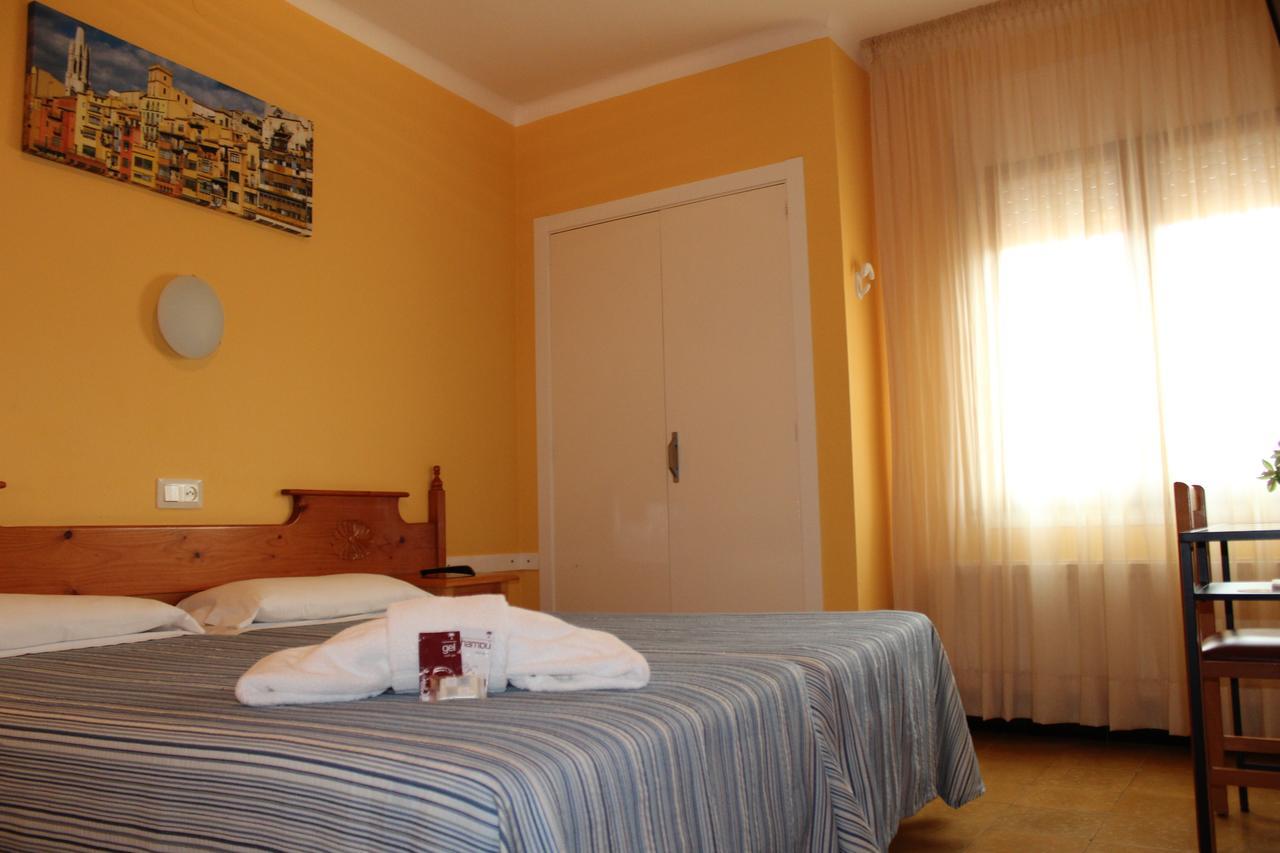 Hostal Fabrellas Caldes de Malavella Exterior foto
