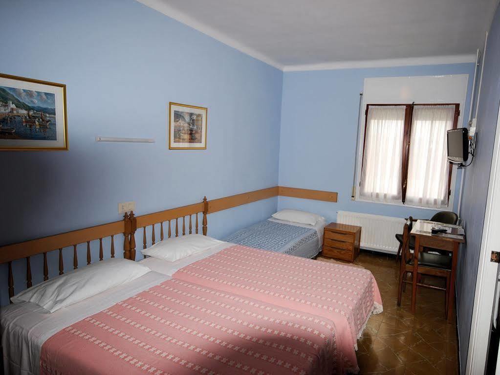 Hostal Fabrellas Caldes de Malavella Exterior foto
